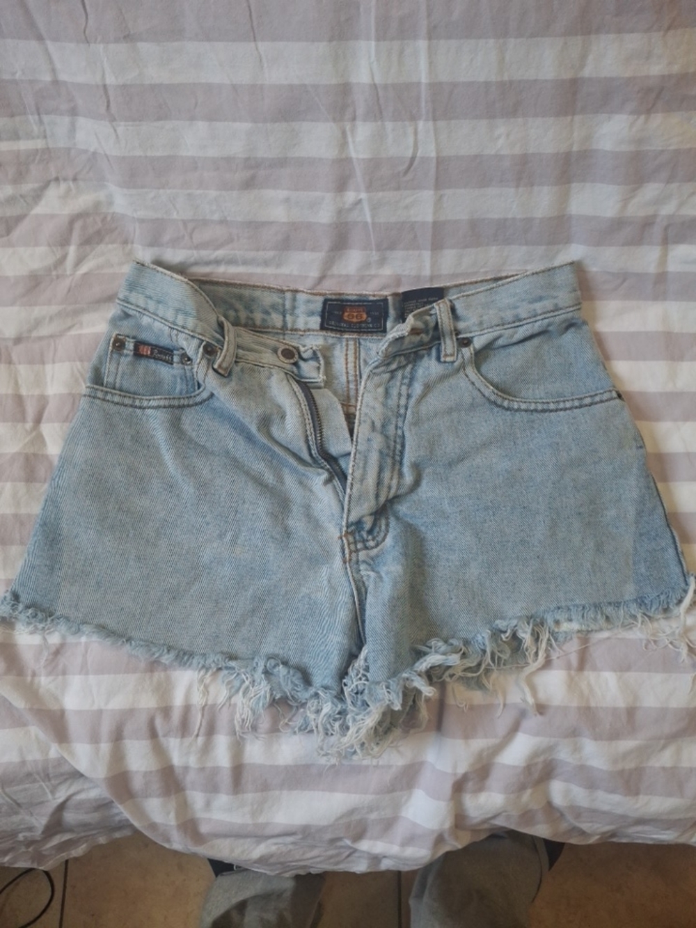 Route 66 Vintage High Waisted Light Wash Raw Hem Denim Shorts Womens 5/6